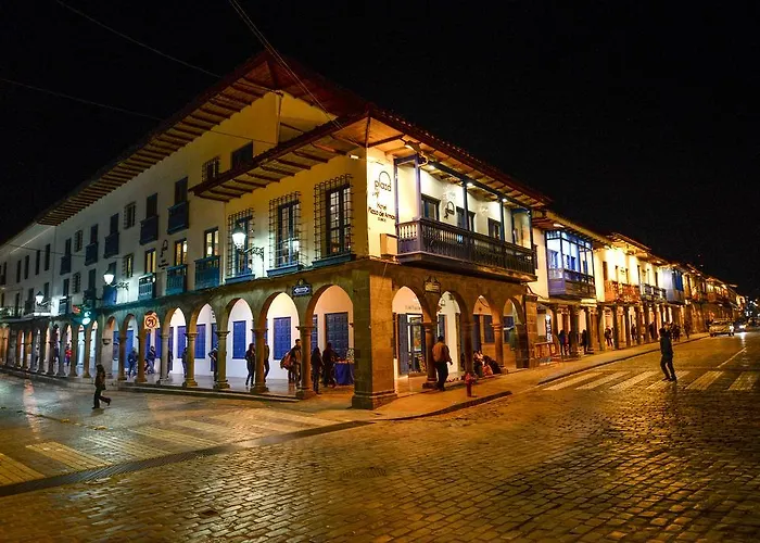 Plaza De Armas 3*
